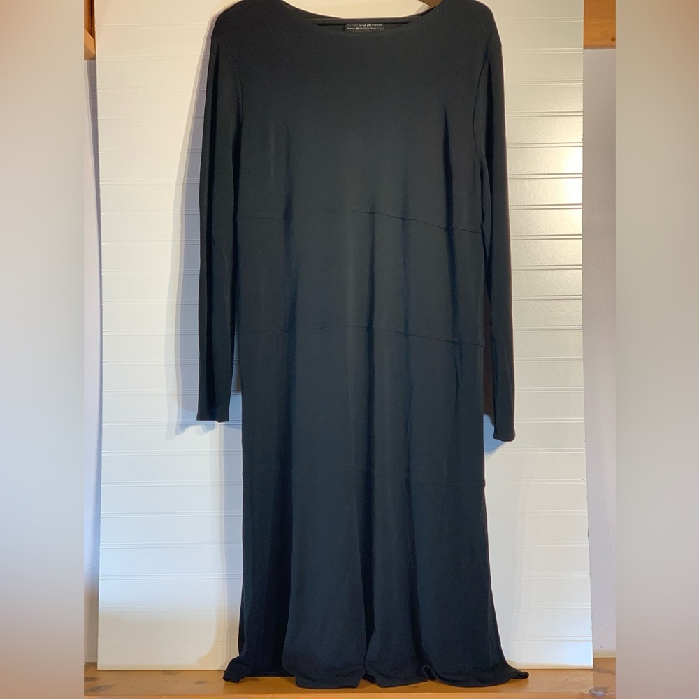 Women’s size 1X black dress by Andrea Jovine. vertical seams & rayon poly blend